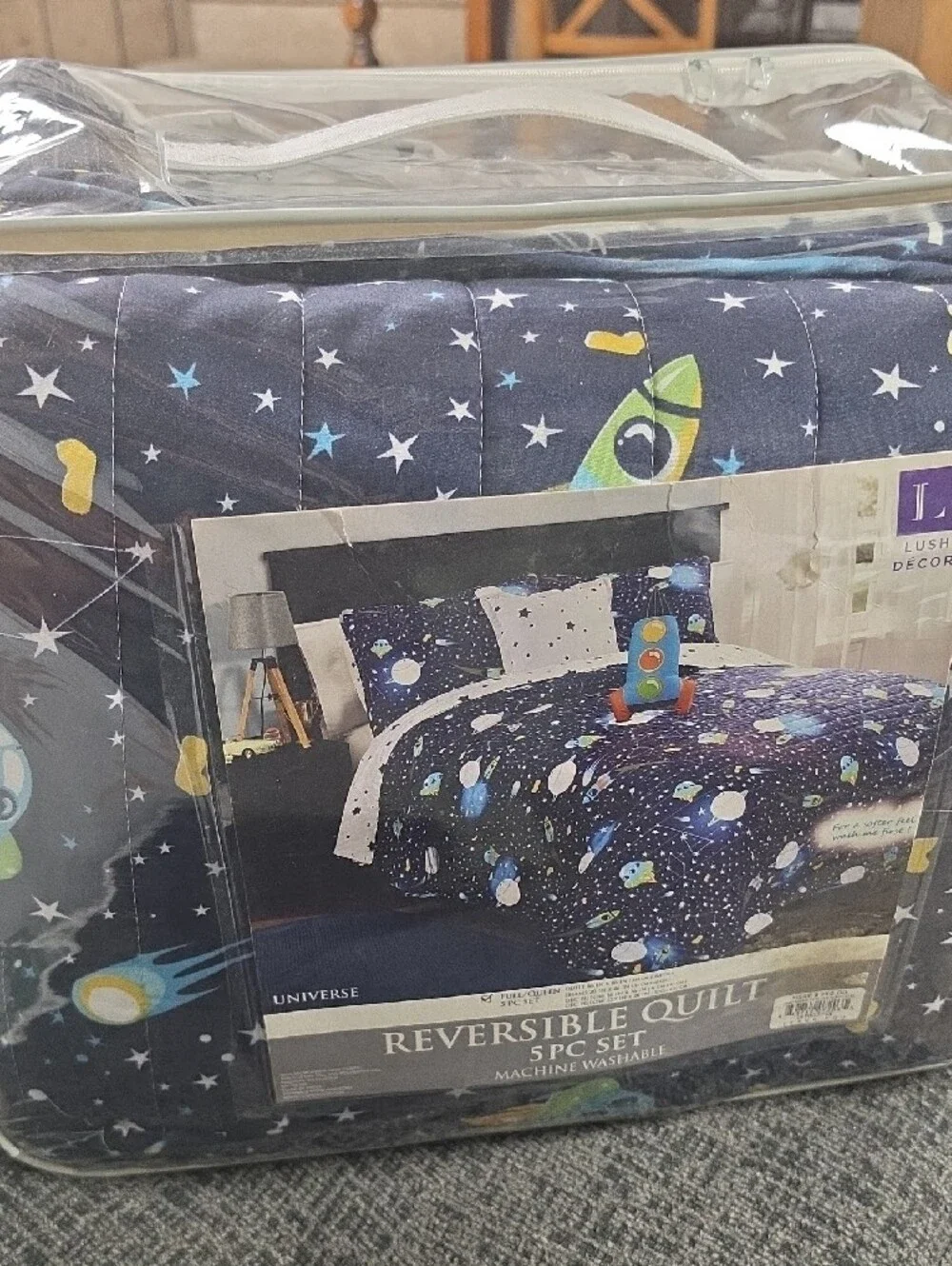 5pc Full/Queen Kids' Universe Reversible Quilt Set with Spaceship Throw Pillow